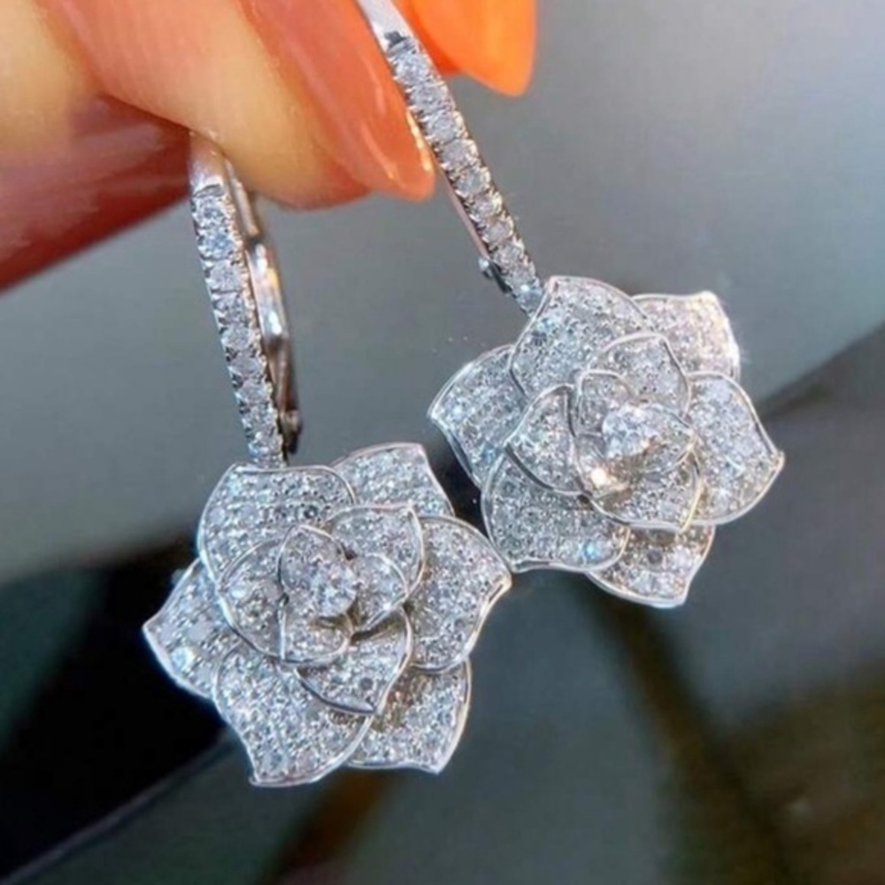 ✨NEW Elegant Silver Floral Earrings